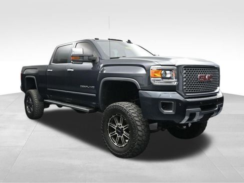 Used 2017 GMC Sierra 2500 Denali w/ Suspension Package, Off-Road AWD/4WD image 7