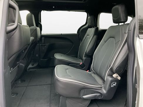 New 2026 Chrysler Pacifica Limited w/ S Appearance Package image 13