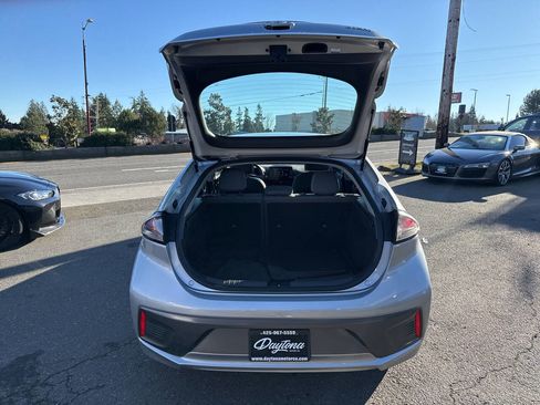 Used 2021 Hyundai Ioniq SE image 6