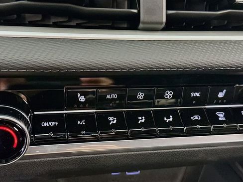 New 2026 Chevrolet Equinox LT w/ Convenience Package II image 21