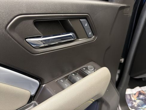 Used 2024 Chevrolet Colorado ZR2 w/ Technology Package image 11