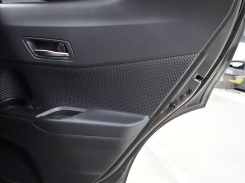 Used 2021 Toyota C-HR XLE FWD image 17