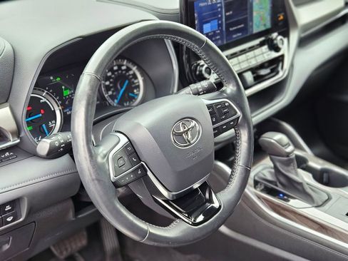 Used 2021 Toyota Highlander Limited image 20