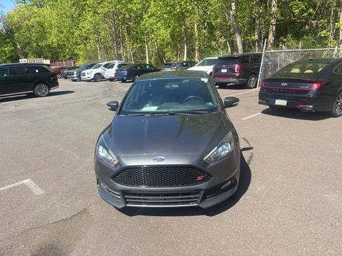 Used 2018 Ford Focus ST FWD image 2