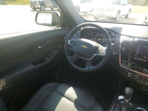 Certified 2023 Chevrolet Traverse High Country image 17