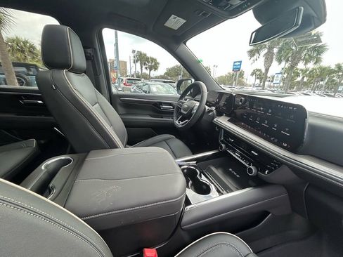 New 2026 Chevrolet Suburban Premier w/ Sun And Tow Package AWD/4WD image 25