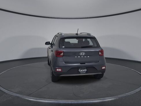 Used 2025 Hyundai Venue SEL FWD image 13
