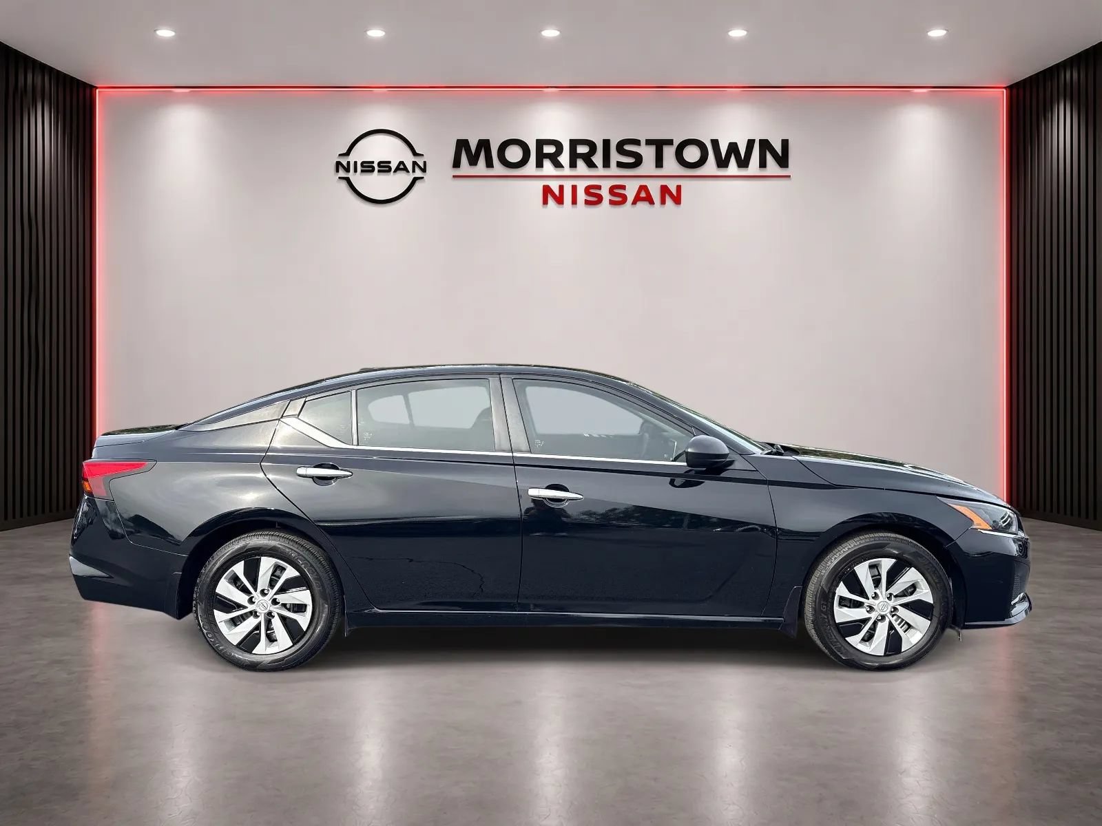 Used 2025 Nissan Altima 2.5 S FWD image 2