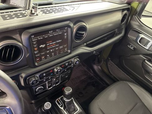 Used 2023 Jeep Gladiator Sport AWD/4WD image 21