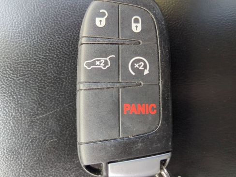 Used 2020 Jeep Grand Cherokee Laredo w/ Security & Convenience Group image 30