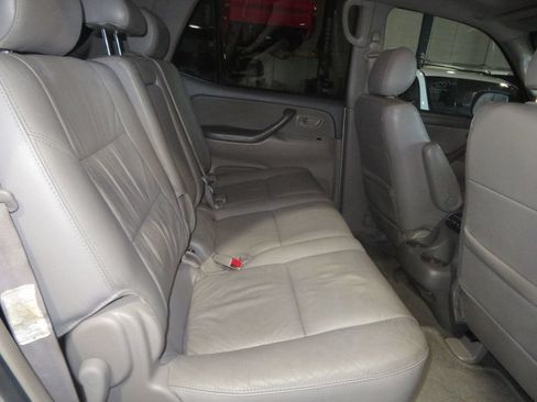 Used 2006 Toyota Sequoia SR5 AWD/4WD image 31