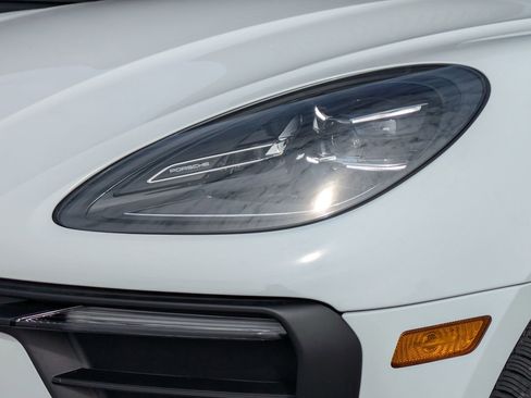 Certified 2025 Porsche Macan image 13