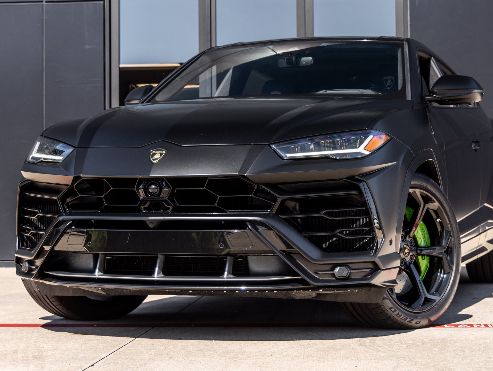 Used 2021 Lamborghini Urus AWD/4WD image 3
