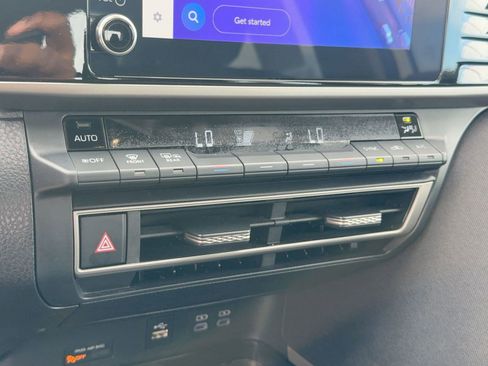 Used 2025 Toyota Camry LE image 25