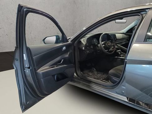 Used 2024 Hyundai Elantra SE FWD image 35