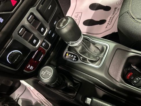 Used 2025 Jeep Wrangler Sport AWD/4WD image 20