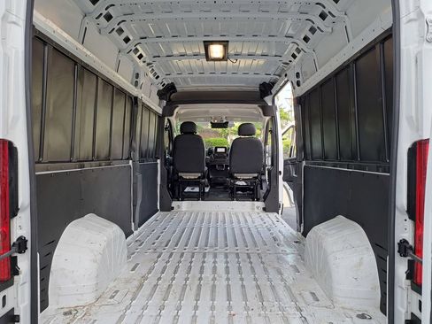 Used 2025 RAM ProMaster 2500 w/ Convenience Group FWD image 14