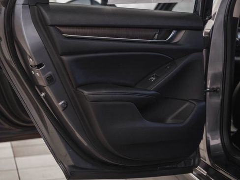 Used 2020 Honda Accord Touring image 32