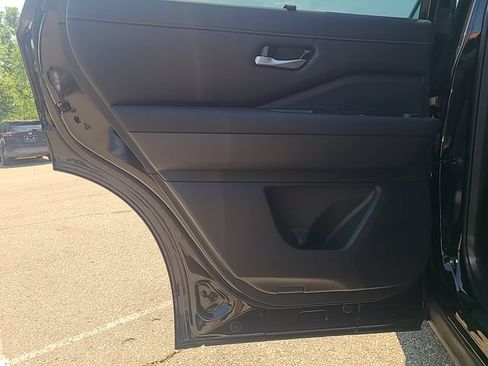 Used 2024 Nissan Pathfinder SL FWD image 23