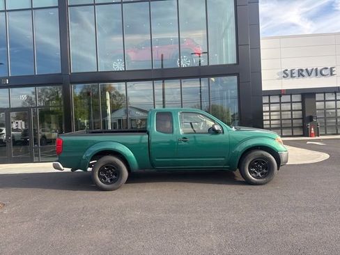 Used 2005 Nissan Frontier SE RWD image 2