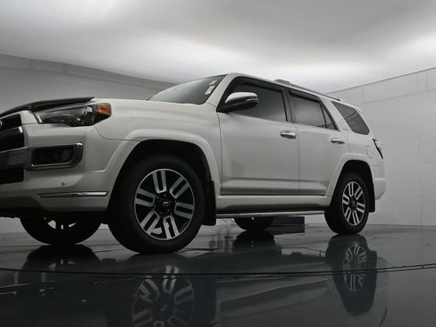 Used 2017 Toyota 4Runner Limited AWD/4WD image 30