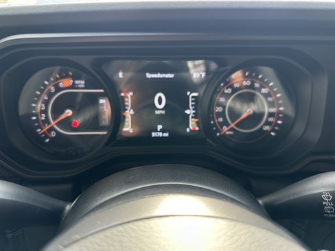 Used 2025 Jeep Wrangler Unlimited Rubicon AWD/4WD image 27