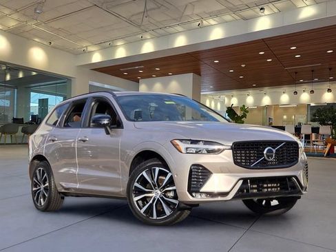 Certified 2024 Volvo XC60 B5 Plus AWD/4WD image 28