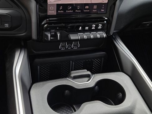 New 2026 RAM 2500 Laramie AWD/4WD image 19