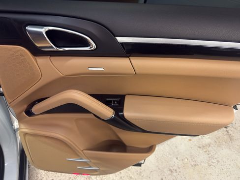 Used 2015 Porsche Cayenne Diesel AWD/4WD image 23