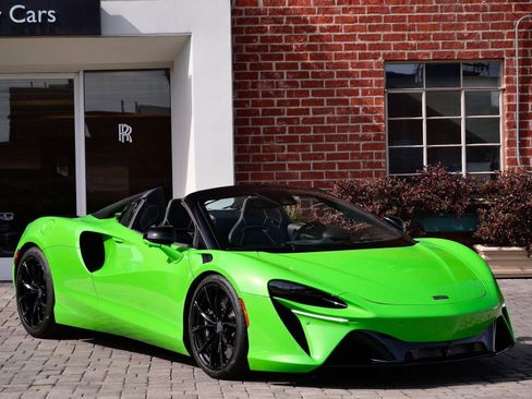 Used 2025 McLaren Artura Spider image 1