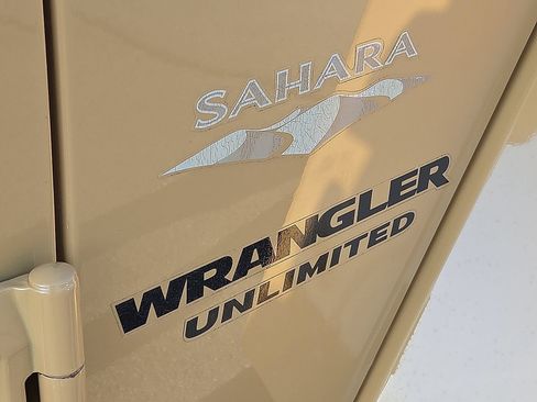 Used 2014 Jeep Wrangler Unlimited Sahara AWD/4WD image 8