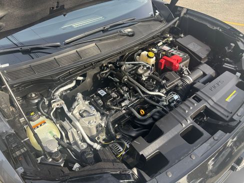 Used 2025 Nissan Kicks SV image 28