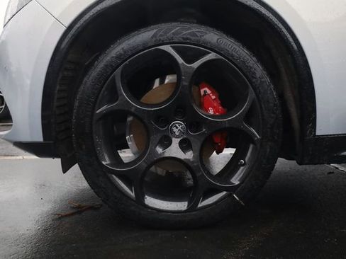 New 2025 Alfa Romeo Stelvio Sprint image 6