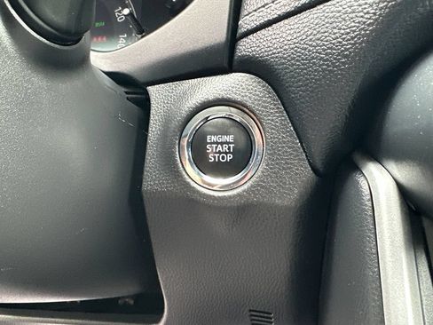 Used 2025 Toyota RAV4 XLE AWD/4WD image 29