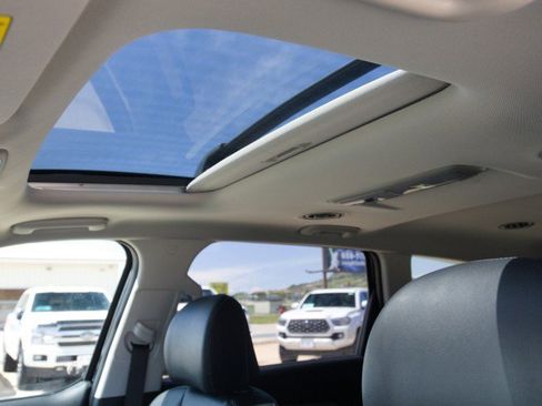 Used 2023 Kia Telluride AWD image 16