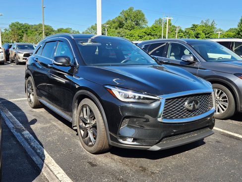 Used 2019 INFINITI QX50 Essential w/ Sensory Package AWD/4WD image 2