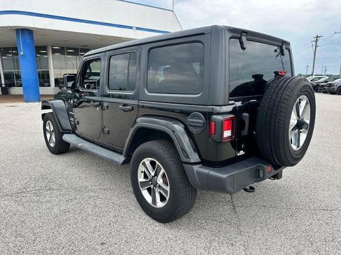 Used 2019 Jeep Wrangler Unlimited Sahara AWD/4WD image 3