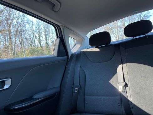 Used 2025 Kia K4 LXS image 37