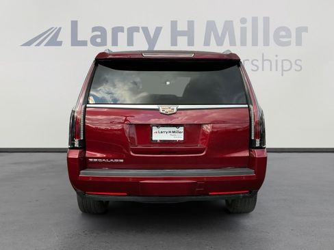 Used 2016 Cadillac Escalade Luxury image 4