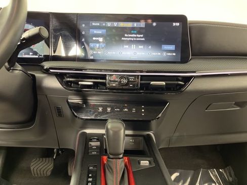 Certified 2025 Nissan Kicks SR FWD image 25