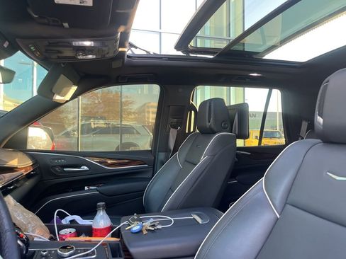 Certified 2024 Cadillac Escalade Premium Luxury image 6