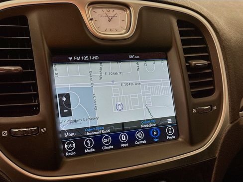 Used 2018 Chrysler 300 Limited AWD/4WD image 22