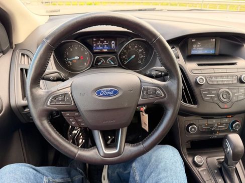 Used 2017 Ford Focus SE w/ Cold Weather Package FWD image 12