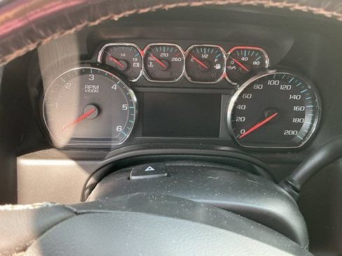 Used 2018 Chevrolet Suburban Premier AWD/4WD image 25