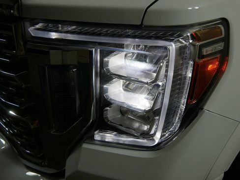 Used 2023 GMC Sierra 3500 Denali w/ Technology Package AWD/4WD image 10