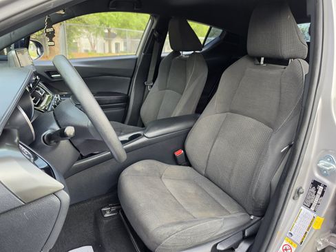 Used 2019 Toyota C-HR LE FWD image 23