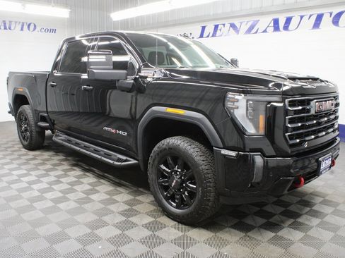Used 2024 GMC Sierra 2500 AT4 image 3