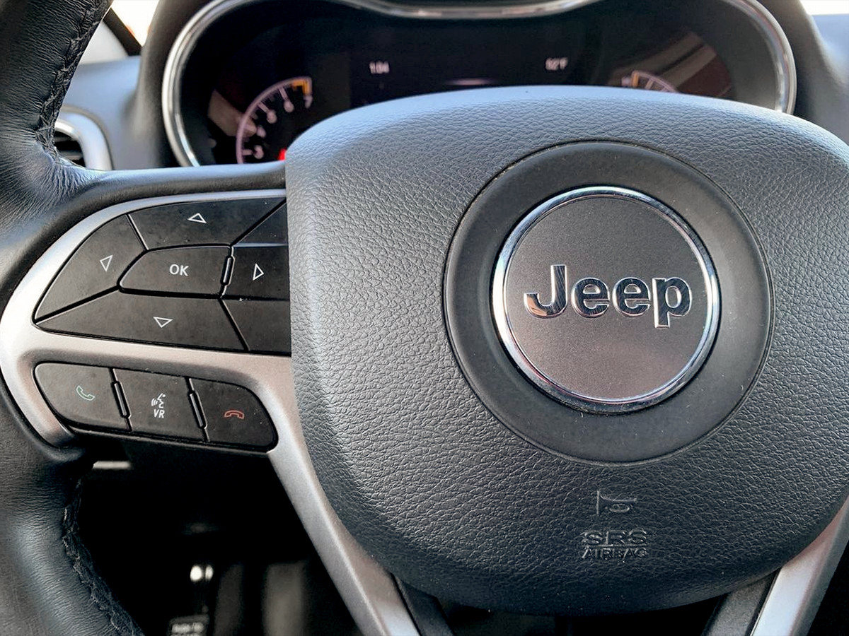Used 2019 Jeep Grand Cherokee Laredo AWD/4WD image 19