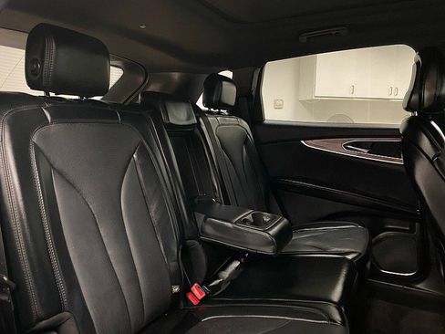 Used 2020 Lincoln Nautilus Reserve image 11