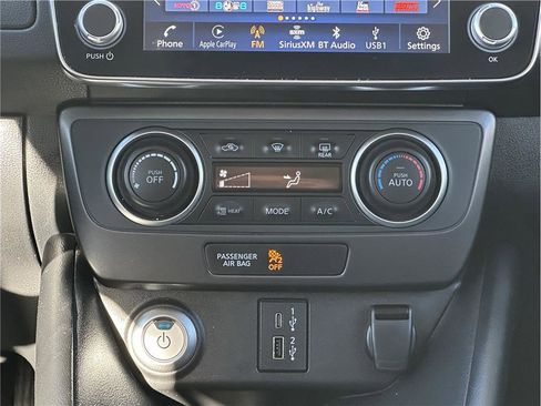 Used 2025 Nissan Leaf S image 21